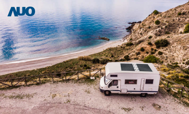 「可撓輕量化太陽光電板SunCurva」使用輕量特殊耐候型複合板取代傳統太陽能板的玻璃前板，不僅降低70%重量，每米平方僅3Kg；具有抗衝擊性能及通過電磁相容性測試，可應用於交通運輸工具，如露營車、遊艇等